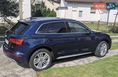 Внедорожник / Кроссовер Audi Q5 2017 в 