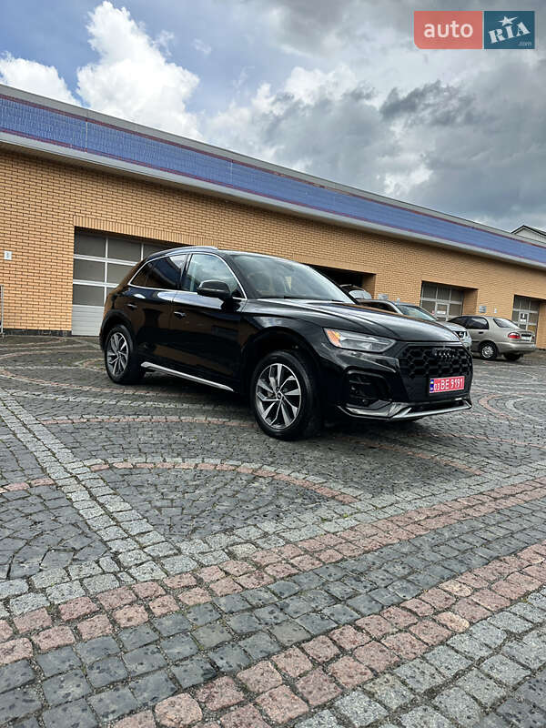 Позашляховик / Кросовер Audi Q5 2021 в Луцьку