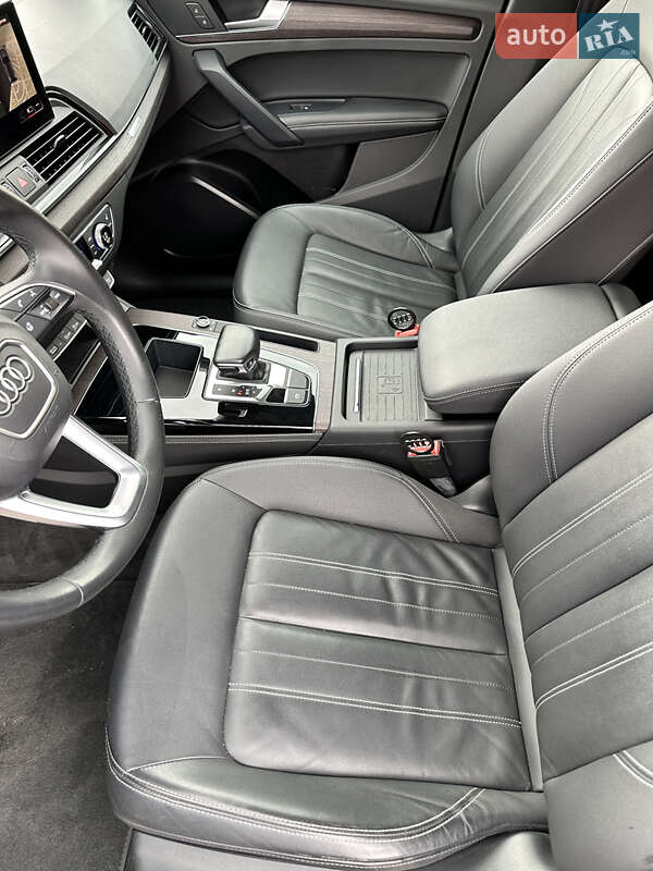 Позашляховик / Кросовер Audi Q5 2021 в Луцьку