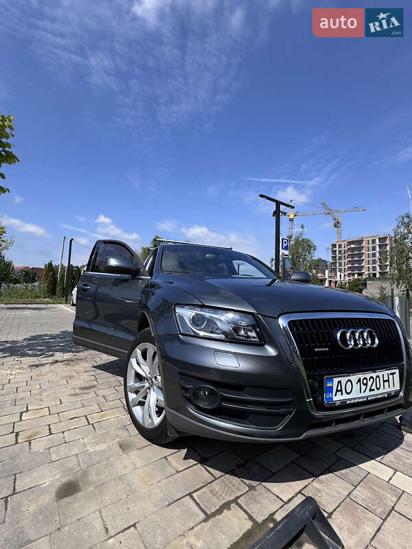 Позашляховик / Кросовер Audi Q5 2011 в Ужгороді