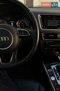 Внедорожник / Кроссовер Audi Q5 2015 в 