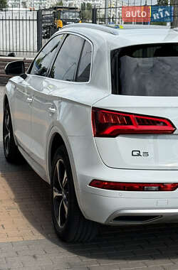 Внедорожник / Кроссовер Audi Q5 2020 в 