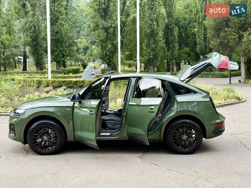 Позашляховик / Кросовер Audi Q5 2021 в Києві