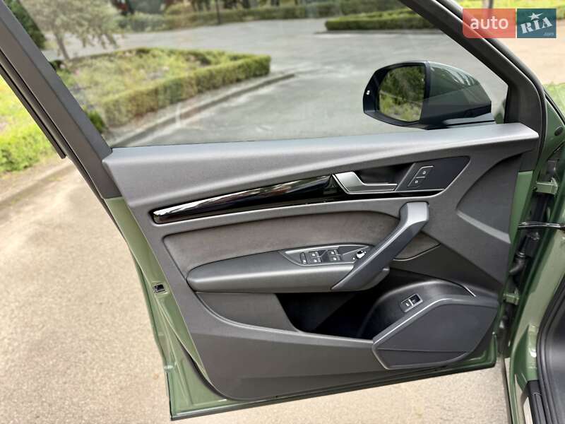 Позашляховик / Кросовер Audi Q5 2021 в Києві