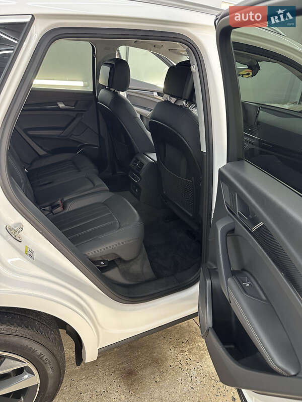 Позашляховик / Кросовер Audi Q5 2021 в Ірпені