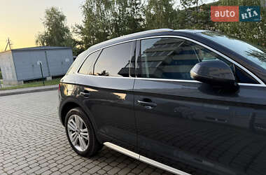 Внедорожник / Кроссовер Audi Q5 2018 в 