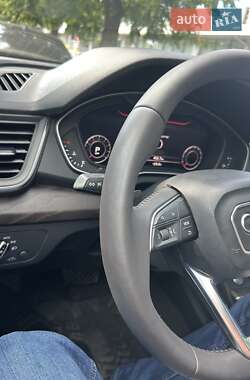 Внедорожник / Кроссовер Audi Q5 2018 в 