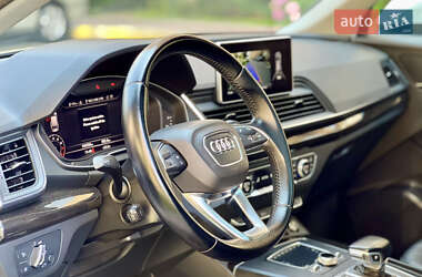 Внедорожник / Кроссовер Audi Q5 2018 в 