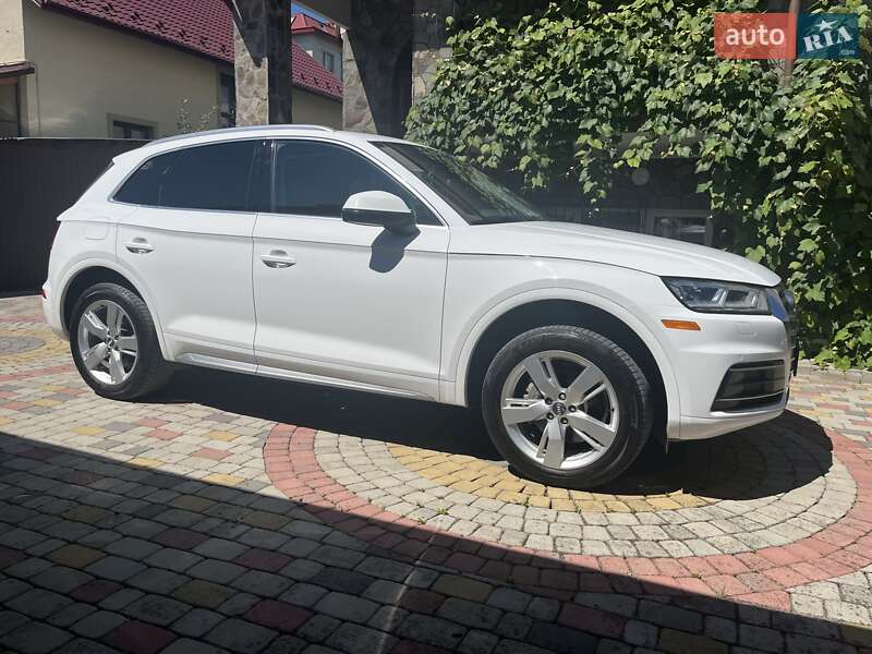 Позашляховик / Кросовер Audi Q5 2017 в Львові