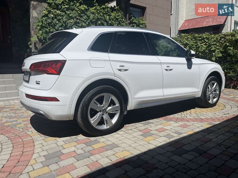 Позашляховик / Кросовер Audi Q5 2017 в Львові
