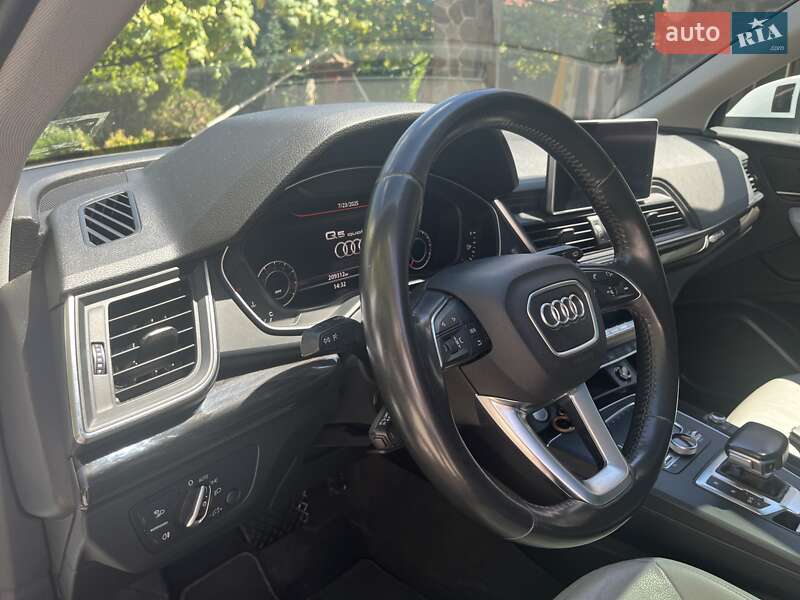 Позашляховик / Кросовер Audi Q5 2017 в Львові