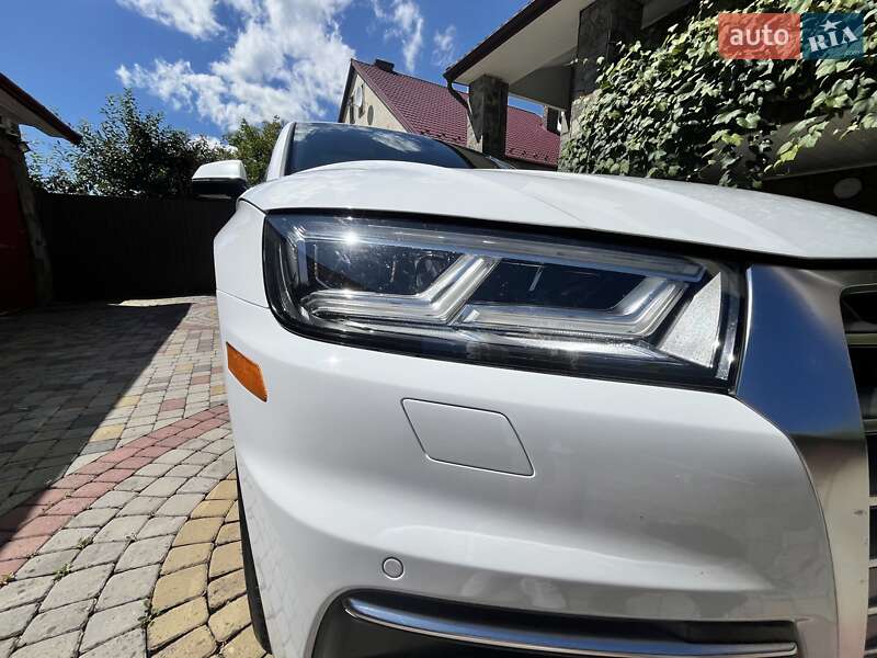 Позашляховик / Кросовер Audi Q5 2017 в Львові