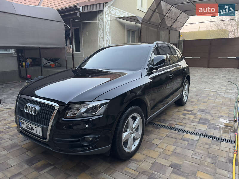 Внедорожник / Кроссовер Audi Q5 2010 в Сарате