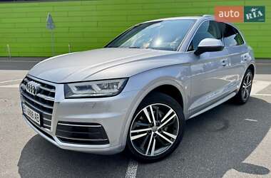 Позашляховик / Кросовер Audi Q5 2018 в 