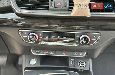 Позашляховик / Кросовер Audi Q5 2018 в 