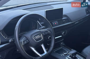Внедорожник / Кроссовер Audi Q5 2017 в 