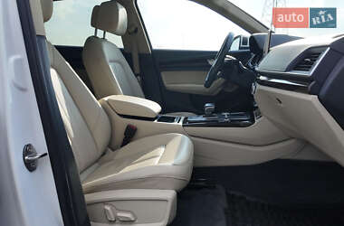Позашляховик / Кросовер Audi Q5 2018 в 