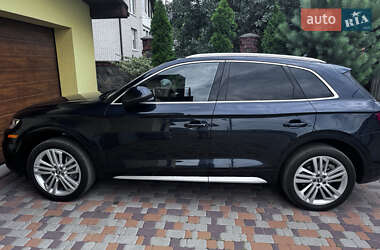 Внедорожник / Кроссовер Audi Q5 2017 в 