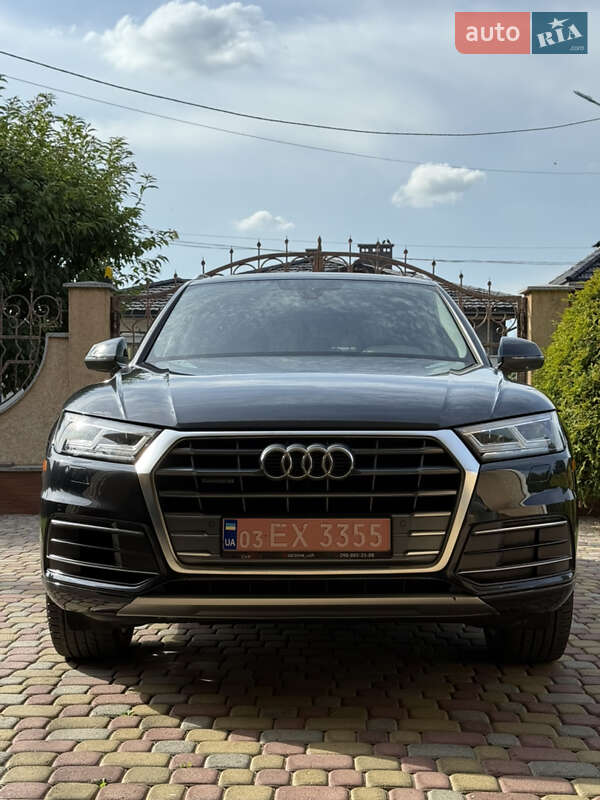 Внедорожник / Кроссовер Audi Q5 2018 в 