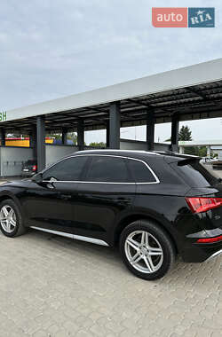 Внедорожник / Кроссовер Audi Q5 2018 в 