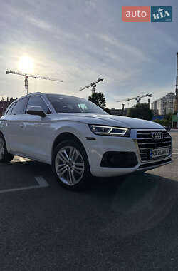 Внедорожник / Кроссовер Audi Q5 2017 в 