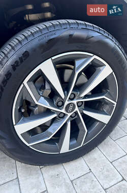 Внедорожник / Кроссовер Audi Q5 2021 в 