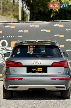 Внедорожник / Кроссовер Audi Q5 2017 в 