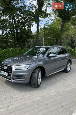 Внедорожник / Кроссовер Audi Q5 2017 в 