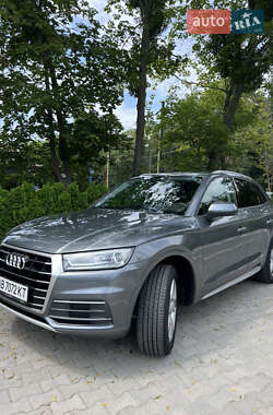 Внедорожник / Кроссовер Audi Q5 2017 в 