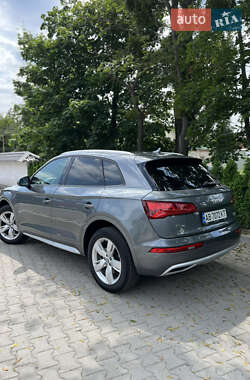 Внедорожник / Кроссовер Audi Q5 2017 в 