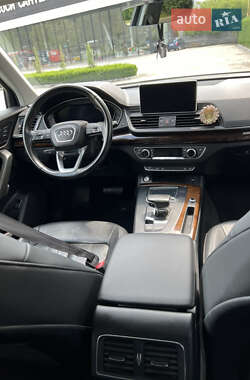 Внедорожник / Кроссовер Audi Q5 2017 в 