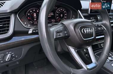Внедорожник / Кроссовер Audi Q5 2018 в 