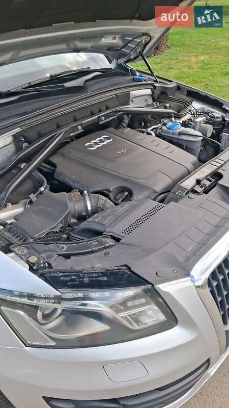 Внедорожник / Кроссовер Audi Q5 2009 в Зачепиловке