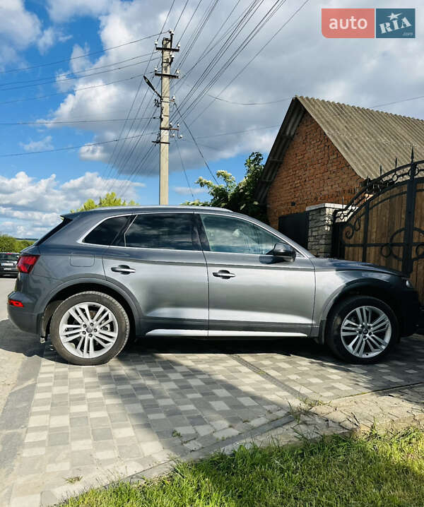 Внедорожник / Кроссовер Audi Q5 2017 в Каменец-Подольском