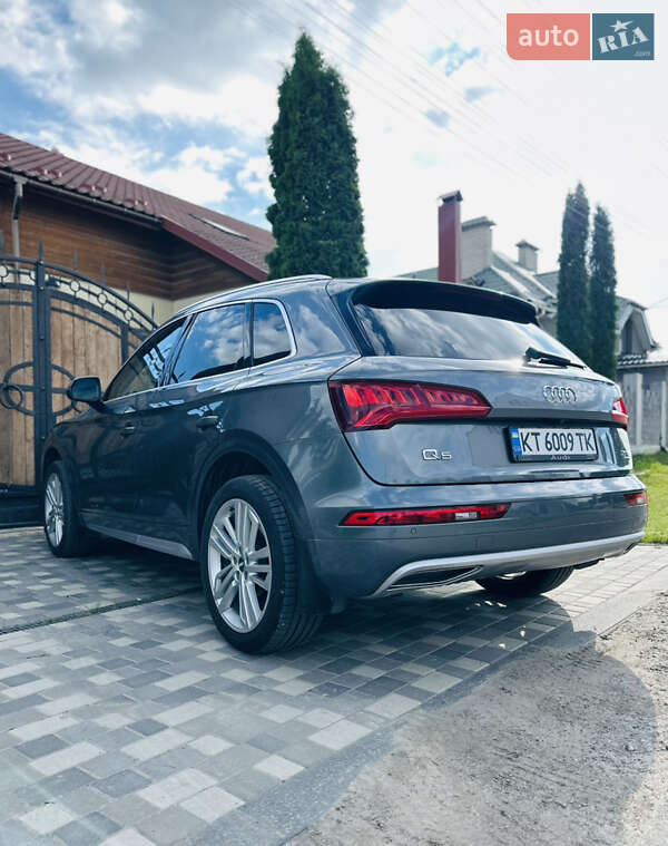 Внедорожник / Кроссовер Audi Q5 2017 в Каменец-Подольском