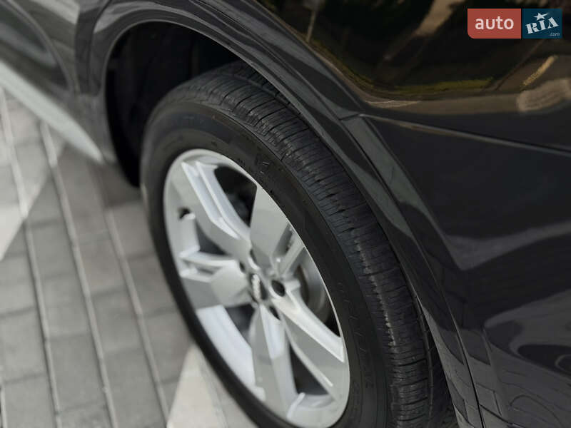 Позашляховик / Кросовер Audi Q5 2019 в Києві