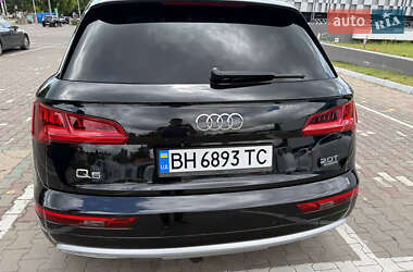Внедорожник / Кроссовер Audi Q5 2018 в 