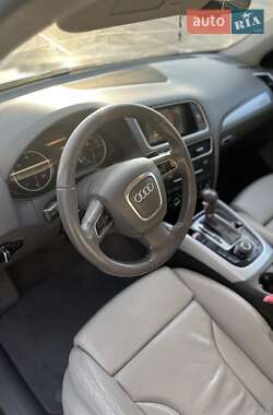 Внедорожник / Кроссовер Audi Q5 2011 в 