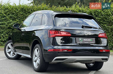 Внедорожник / Кроссовер Audi Q5 2018 в 