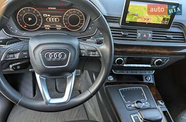 Внедорожник / Кроссовер Audi Q5 2017 в 