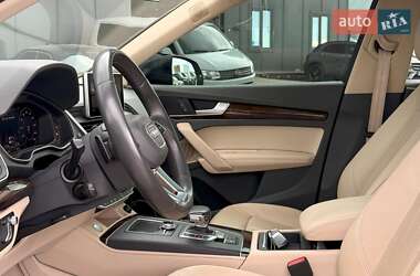 Внедорожник / Кроссовер Audi Q5 2018 в 