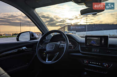 Внедорожник / Кроссовер Audi Q5 2017 в 