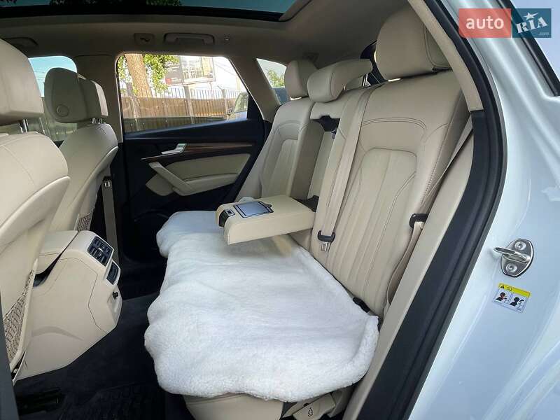 Внедорожник / Кроссовер Audi Q5 2021 в Киеве