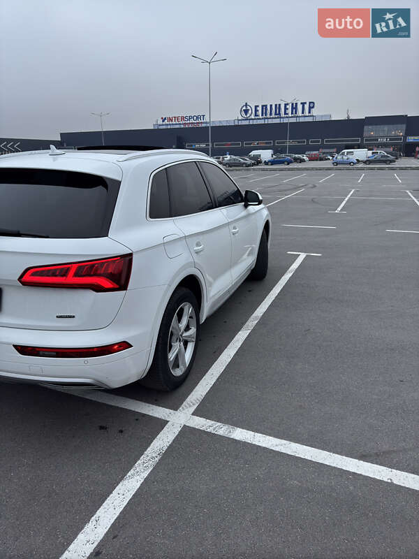 Внедорожник / Кроссовер Audi Q5 2020 в Днепре