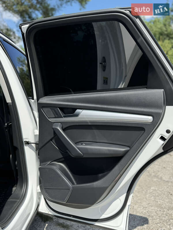 Внедорожник / Кроссовер Audi Q5 2020 в Шепетовке