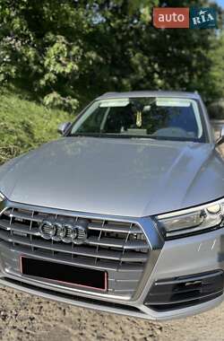 Внедорожник / Кроссовер Audi Q5 2018 в 