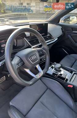 Внедорожник / Кроссовер Audi Q5 2021 в 