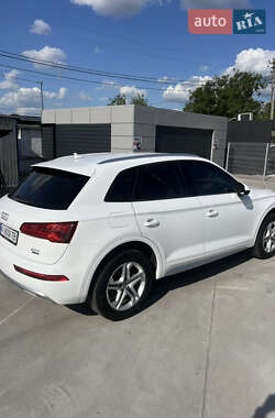 Внедорожник / Кроссовер Audi Q5 2018 в 