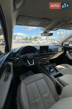 Внедорожник / Кроссовер Audi Q5 2018 в 