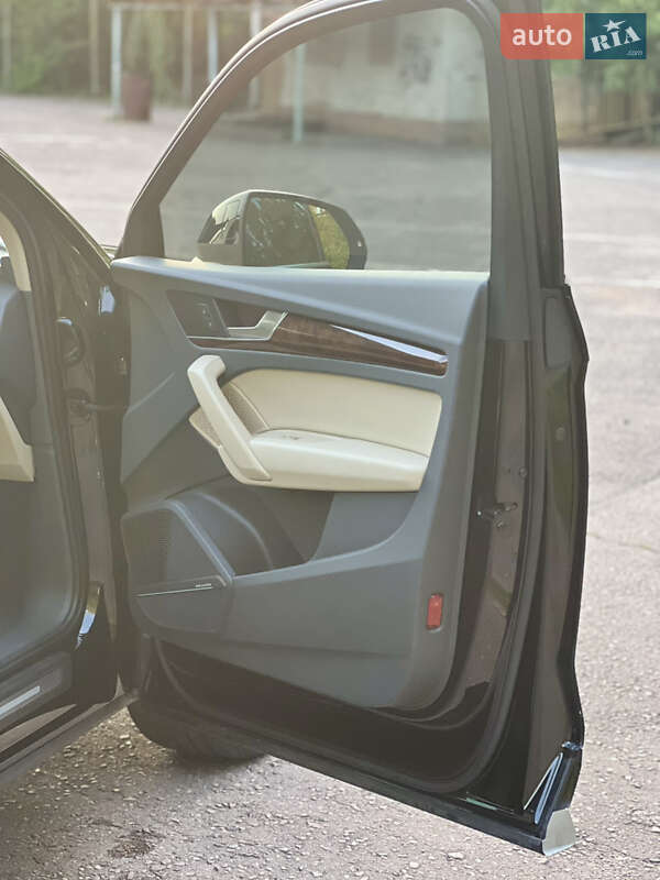 Внедорожник / Кроссовер Audi Q5 2017 в Ровно